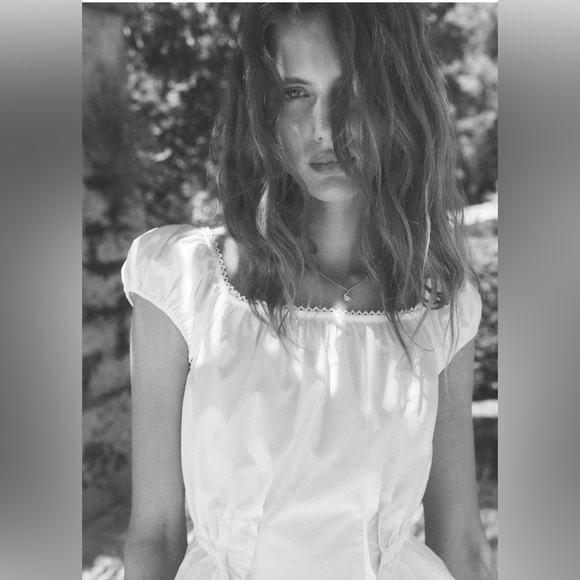 H&M Tops - NWT H&M Short Blouse White